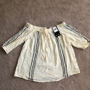 Off the shoulder adorable shirt never worn